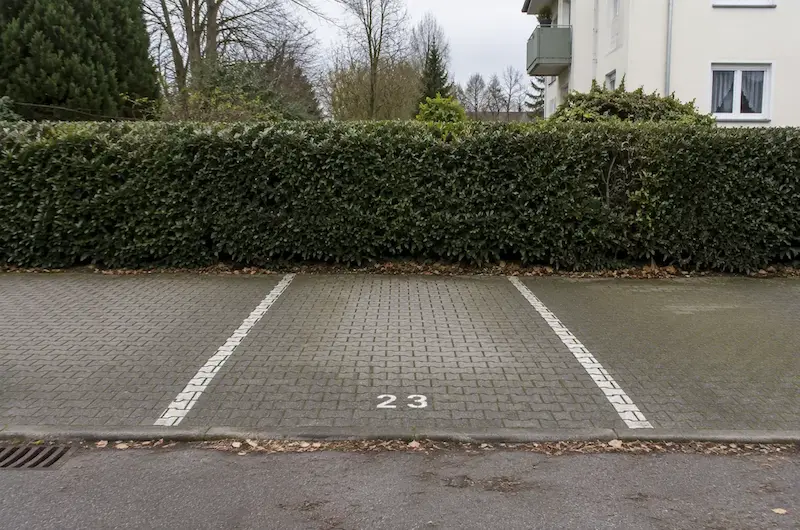 Zwangsversteigerung Garage, Grundbuch von Nienburg Blatt 8606 in Spreckelsenstraße, angrenzend an Haus Nr. 24 sowie zwischen Haus Nr. 14 und Haus Nr. 24, Martinsheidestraße zwischen Haus Nr. 41  und Haus Nr. 45, 31582 Nienburg – ZVG Portal