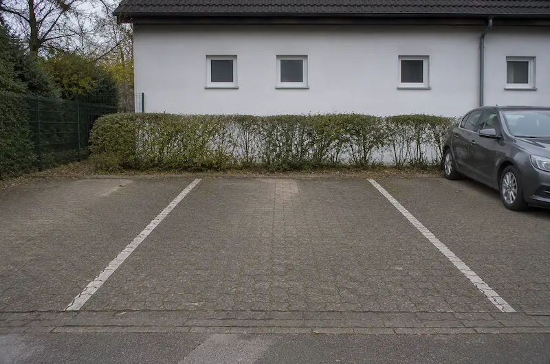 Zwangsversteigerung Gemischt genutztes Gebäude mit Anbauten und Garagen bebaute Grundstück in Essenberger Straße 205, 205 a, 47059 Duisburg, Neuenkamp – ZVG Portal