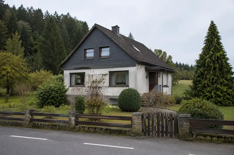 Zwangsversteigerung Einfamilienhaus in Fenneweg 41, 26607 Aurich, Wiesens